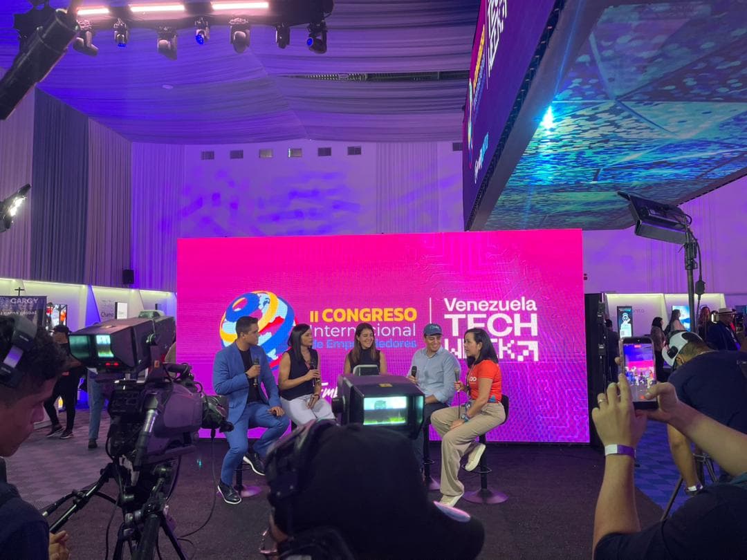 Conversando con líderes de la industria tecnológica en Venezuela Tech Week.